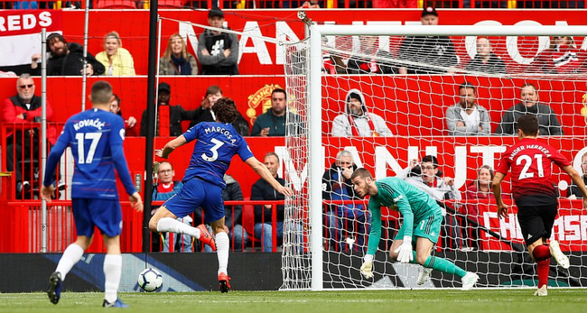  斯图加特防线频频失误连丢三球负于沃尔夫斯堡陷困境